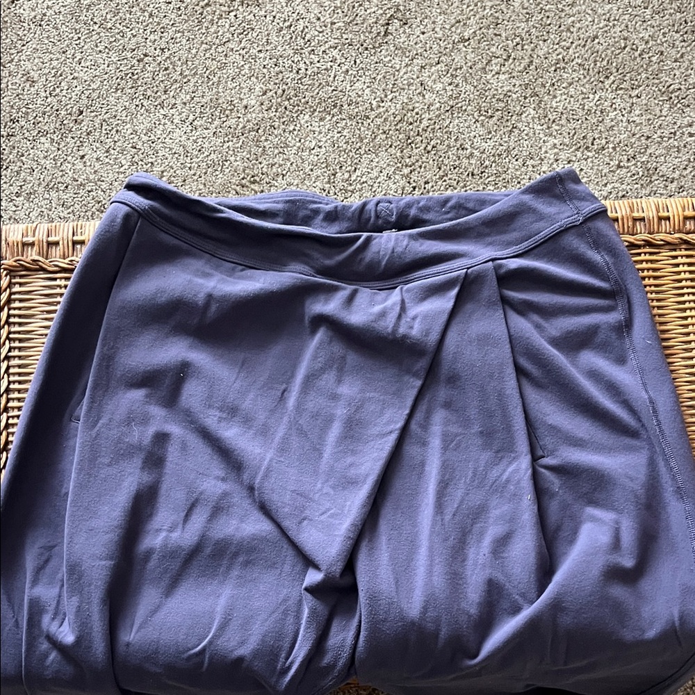 Women’s Lululemon yoga/joggers